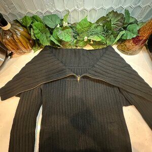 Ribbed Knit Off-Shoulder Sweater With Zippered Design